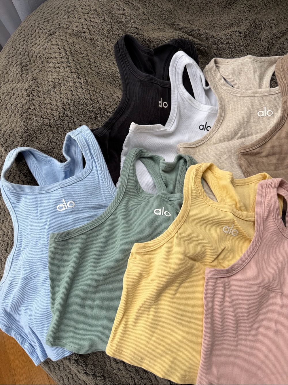 Alo Yoga Aspire Tank Top Bundle - Picture 2 of 3